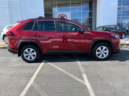 Used 2019 Toyota RAV4 LE w/ Carpet Mat Package image 2