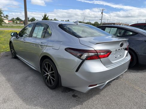 Used 2024 Toyota Camry SE w/ Cold Weather Package FWD image 5