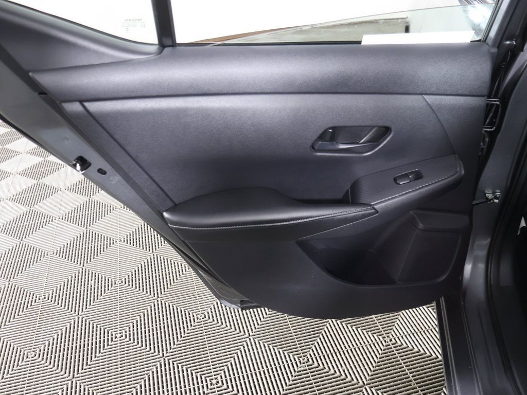 Used 2025 Nissan Sentra SV FWD image 22