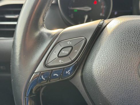 Used 2019 Toyota C-HR XLE FWD image 18