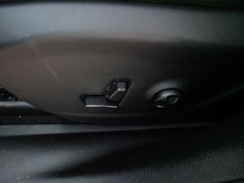 Used 2019 Jeep Cherokee Trailhawk w/ Cold Weather Group image 22