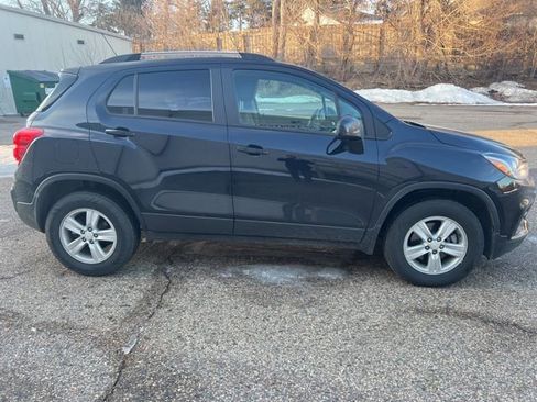 Used 2022 Chevrolet Trax LT image 9