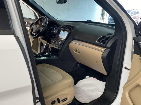 Used 2017 Ford Explorer XLT w/ Equipment Group 201A image 8