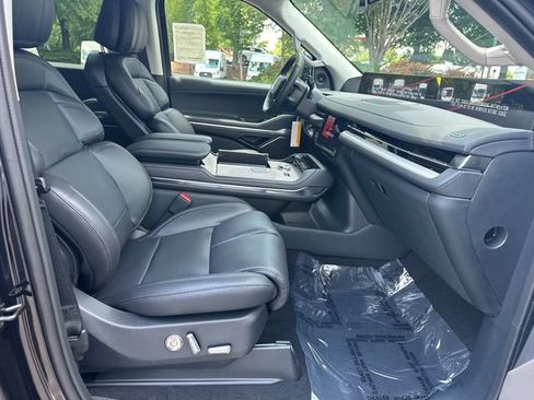 New 2026 Lincoln Navigator Premiere AWD/4WD image 14