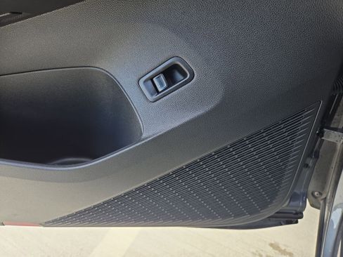 Used 2025 Volkswagen Atlas SE image 15