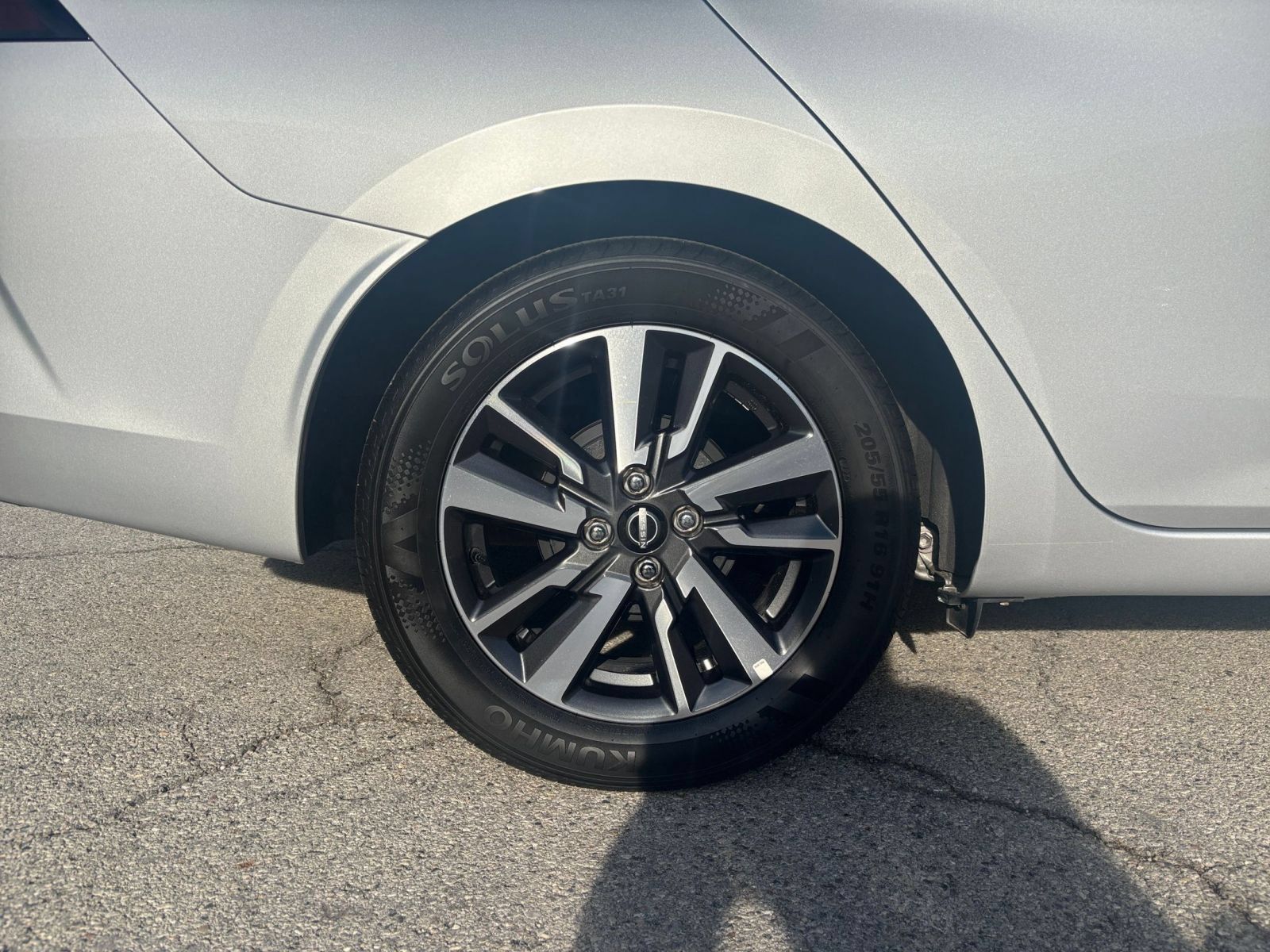Used 2025 Nissan Versa SV FWD image 27