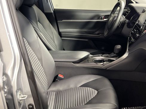 Used 2023 Toyota Camry SE w/ Cold Weather Package image 29