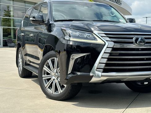 Used 2017 Lexus LX 570 4WD w/ Luxury Package image 9