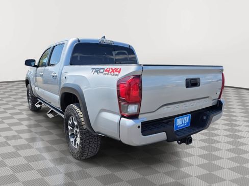 Used 2019 Toyota Tacoma TRD Off-Road w/ Technology Package AWD/4WD image 6