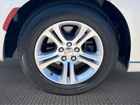 Used 2022 Dodge Charger SXT w/ Driver Convenience Group RWD image 10