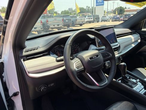 Used 2025 Jeep Compass Limited AWD/4WD image 18