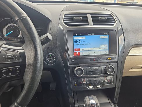 Used 2018 Ford Explorer XLT w/ Equipment Group 202A image 15