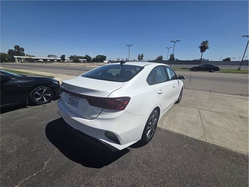 Used 2023 Kia Forte LXS FWD image 5