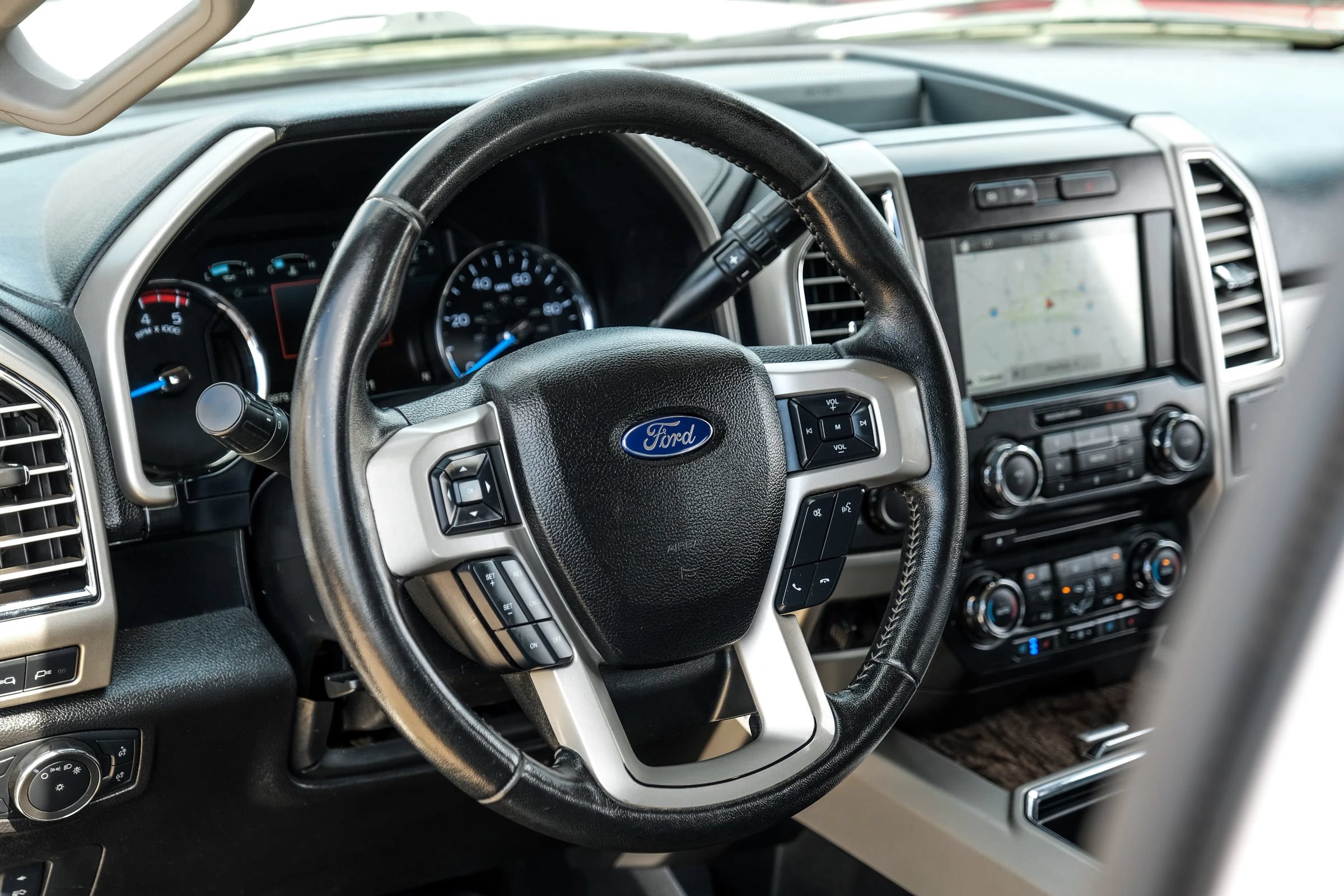 Used 2017 Ford F350 Lariat w/ Lariat Value Package AWD/4WD image 23