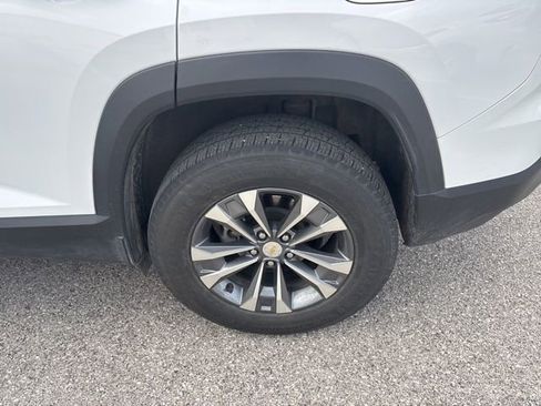 Used 2025 Chevrolet Equinox LT w/ Convenience Package II FWD image 6