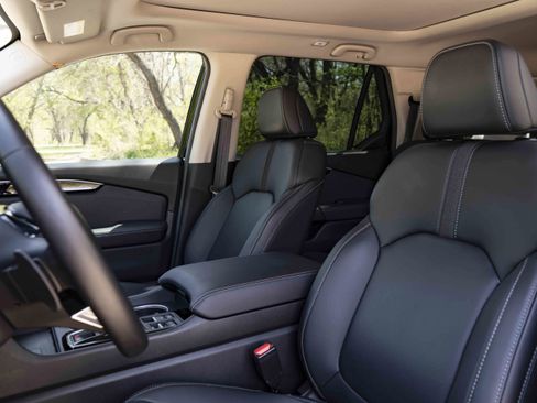 Used 2025 Honda Pilot Touring image 17