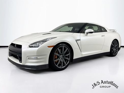 Used 2013 Nissan GT-R Premium AWD/4WD image 3