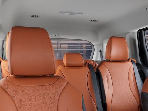 Used 2025 Kia Carnival EX image 27