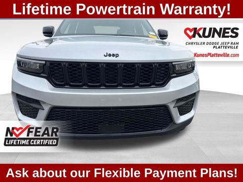 Used 2025 Jeep Grand Cherokee Altitude image 11