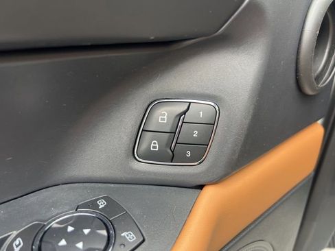 Certified 2022 Ford Expedition Platinum image 9