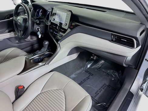 Used 2023 Toyota Camry SE image 29