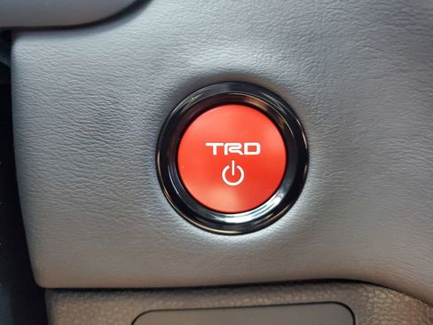 Used 2025 Toyota Tundra Platinum w/ TRD Off-Road Package AWD/4WD image 21