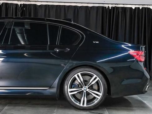 Used 2018 BMW M760i xDrive image 16