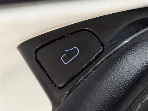 Used 2020 Tesla Model Y Long Range image 19