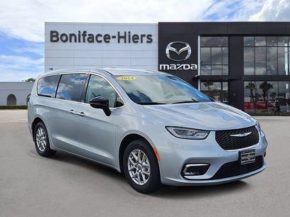 Used 2024 Chrysler Pacifica Touring-L