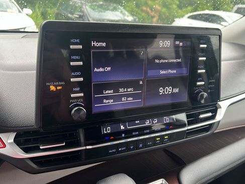 Used 2023 Toyota Sienna LE FWD image 5
