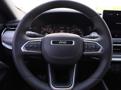 Used 2025 Jeep Compass Limited AWD/4WD image 10