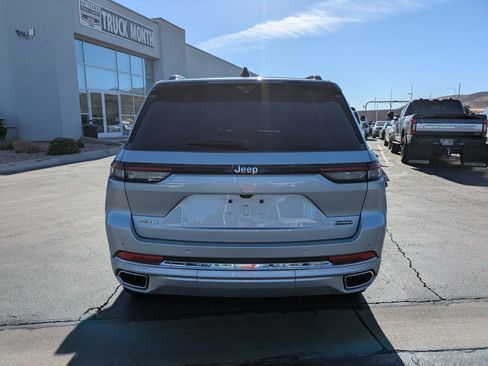 Used 2023 Jeep Grand Cherokee Overland w/ Luxury Tech Group IV AWD/4WD image 4