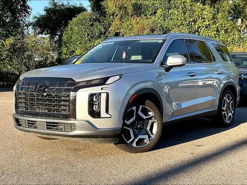 Used 2023 Hyundai Palisade SEL w/ Premium Package image 2