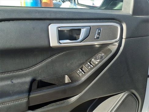 Used 2020 Ford Explorer XLT w/ Equipment Group 202A image 10