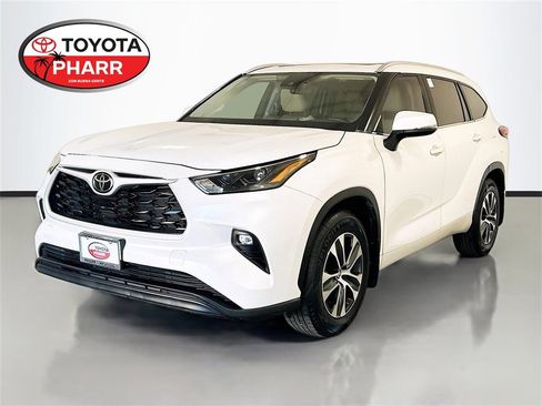 Used 2023 Toyota Highlander L image 1