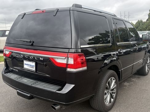 Used 2017 Lincoln Navigator Select image 10