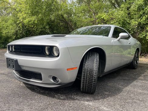 Used 2020 Dodge Challenger SXT w/ Blacktop Package RWD image 3