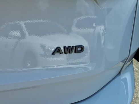 Used 2024 Nissan Rogue S AWD/4WD image 9