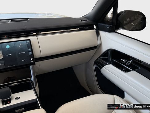 Used 2025 Land Rover Range Rover SE AWD/4WD image 17