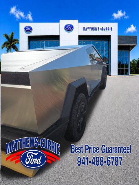 Used 2026 Tesla Cybertruck AWD Crew Cab image 4
