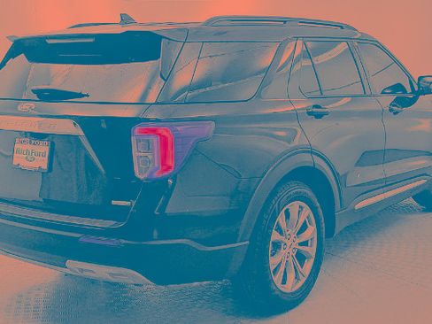 Certified 2020 Ford Explorer XLT w/ Equipment Group 202A AWD/4WD image 3