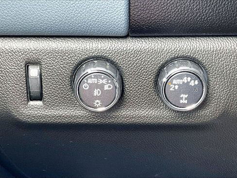 Used 2022 Chevrolet Colorado Z71 AWD/4WD image 37