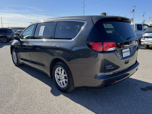 Certified 2023 Chrysler Voyager LX image 4