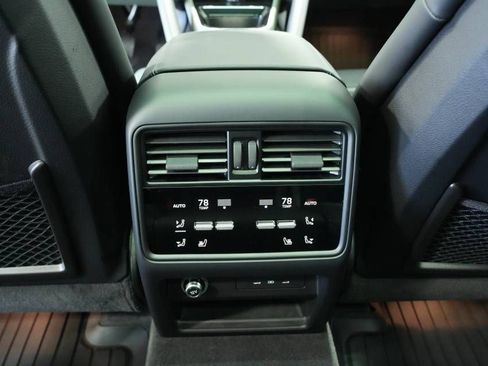 Certified 2025 Porsche Cayenne AWD/4WD image 25
