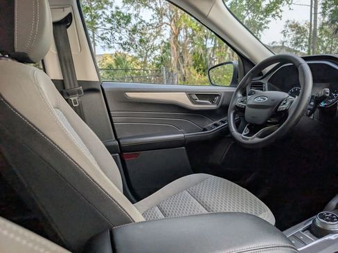 Used 2022 Ford Escape SE w/ SE Sport Appearance Package image 13