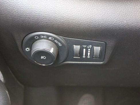 Used 2024 Jeep Compass Latitude image 23