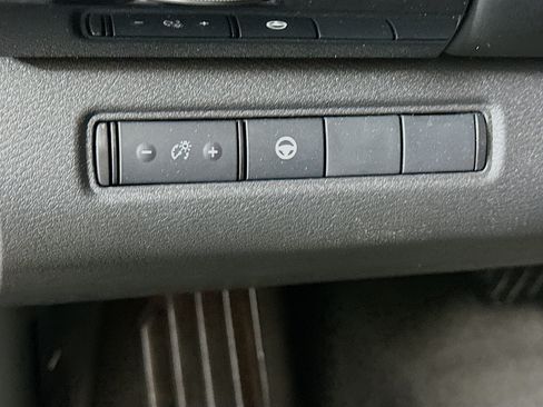Used 2024 Nissan Pathfinder SV FWD image 17