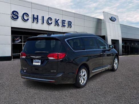 Used 2020 Chrysler Pacifica Limited FWD image 2