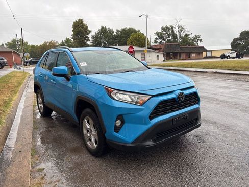 Used 2019 Toyota RAV4 XLE image 6