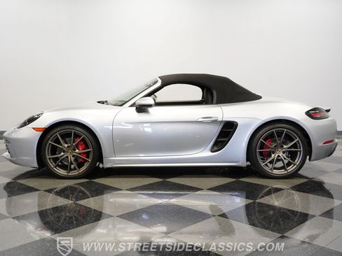 Used 2017 Porsche 718 Boxster S RWD image 2